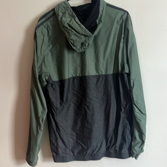 Adidas Men's Green and Black Windbreaker - Picture 2 of 4